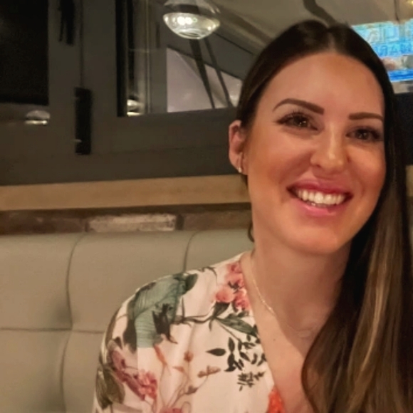 Meet your Posher, Amy - Picture 1 of 1